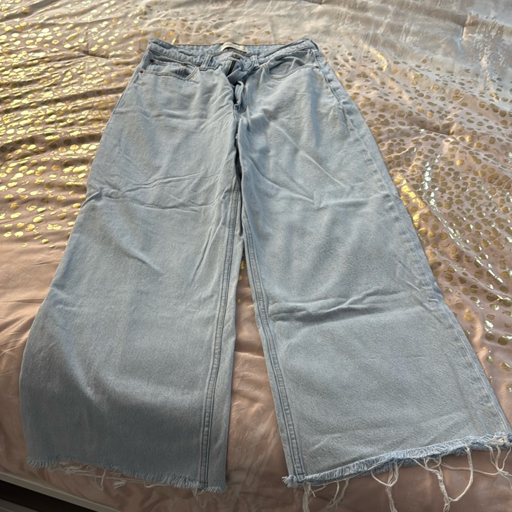 Abercrombie & Fitch Light Wash Wide-Leg Jeans size 27